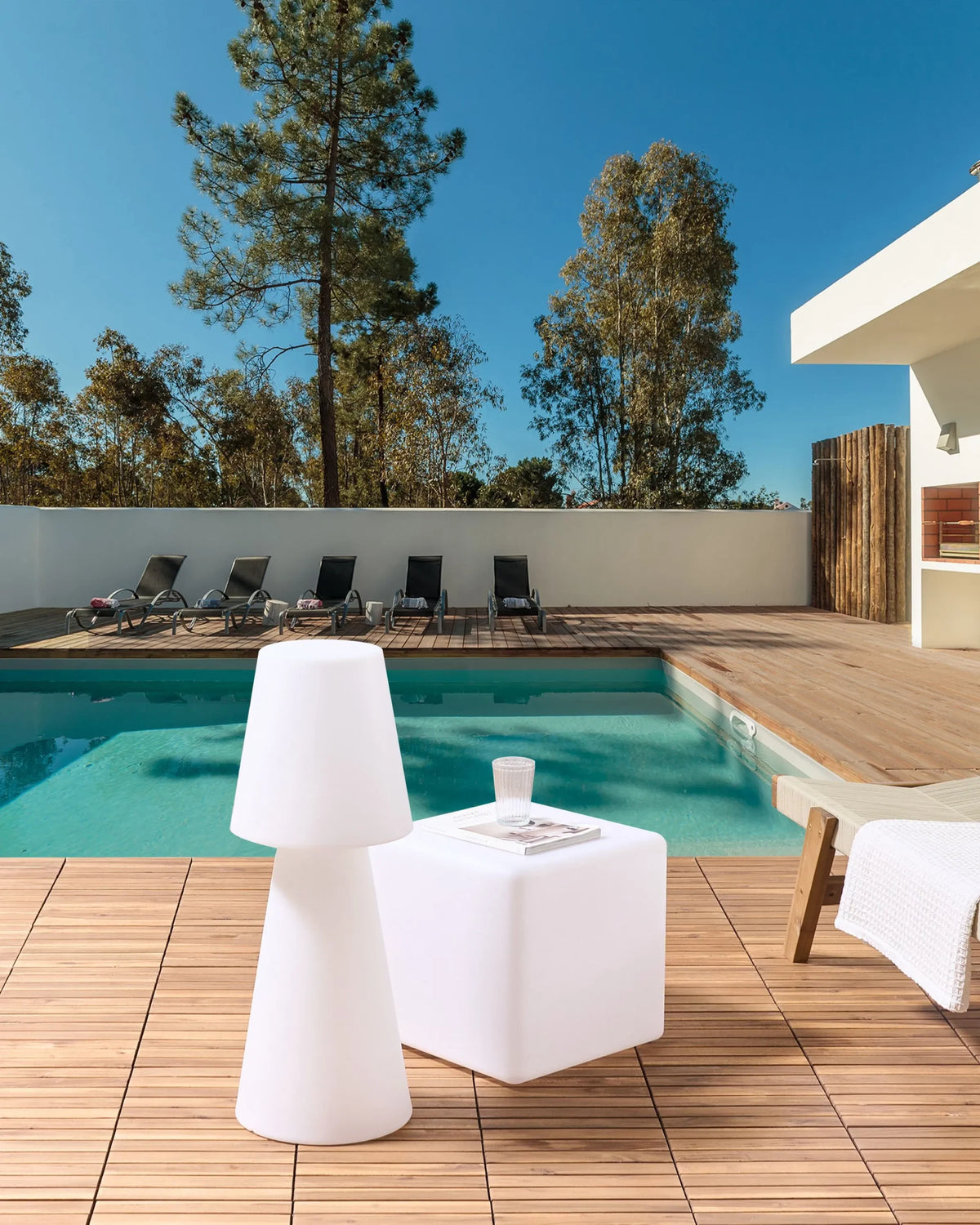 Lampadaire D'extérieur Led Beliani Sabanas Blanc 30x30x80 Cm