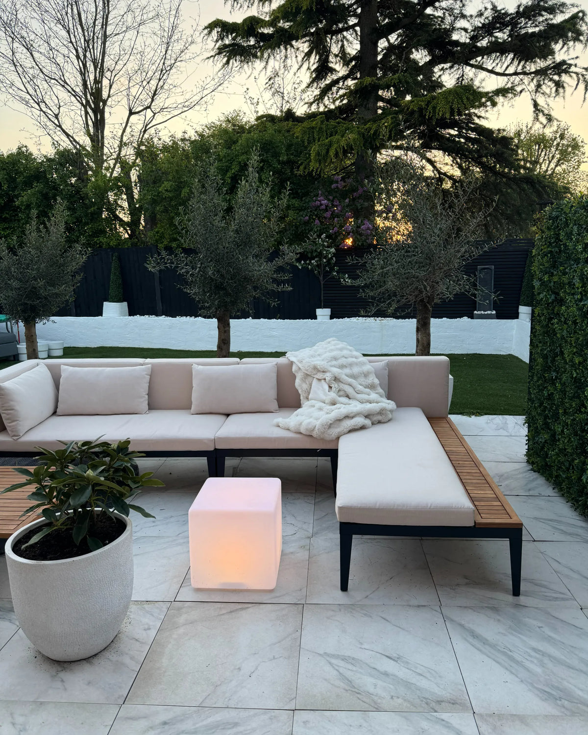 Lampadaire D'extérieur Led Beliani Lagarto Blanc 39x39x39 Cm